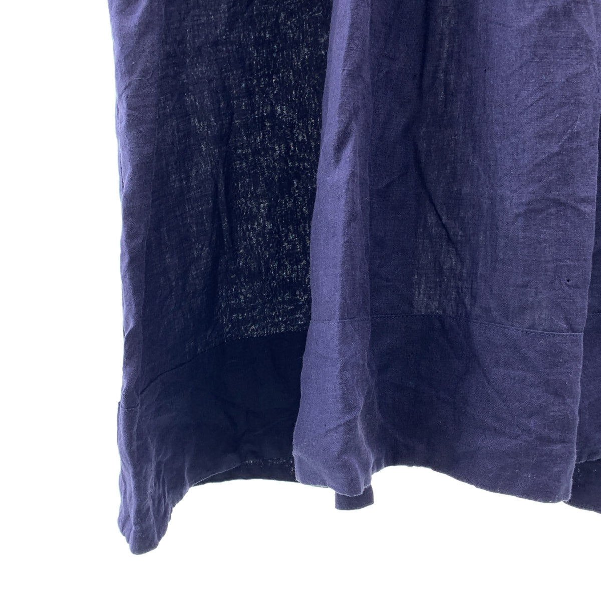 UNIVERSAL TISSU | 亞麻褶皺寬鬆連身裙，附口袋 |