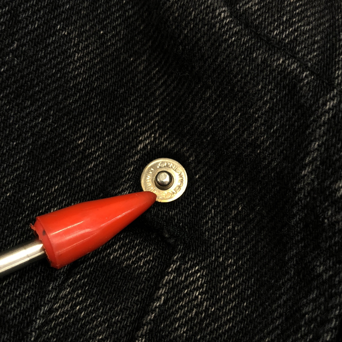 JOHN LAWRENCE SULLIVAN / 존 로렌스 설리반 | FRONT SIDE BELTED DENIM JACKET / 가죽 패치 블랙 데님 재킷 | 46 |