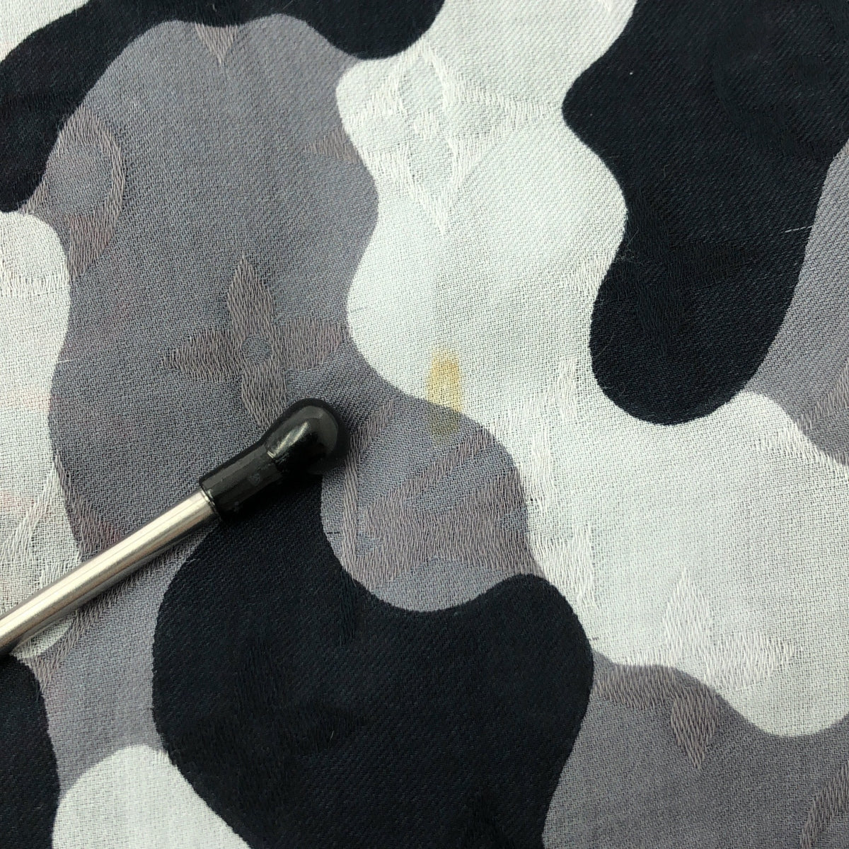 Louis Vuitton / ルイヴィトン | モノグラム 総柄 カモフラ ストール | ブラック/グレー