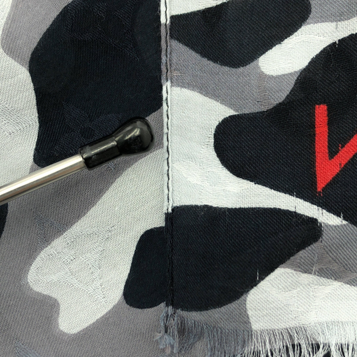 Louis Vuitton / ルイヴィトン | モノグラム 総柄 カモフラ ストール | ブラック/グレー