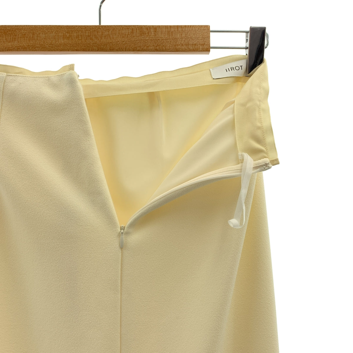 IIROT / 일롯 | Slit Skirt 슬릿 롱 스커트 | 36 | 아이보리 | 여성