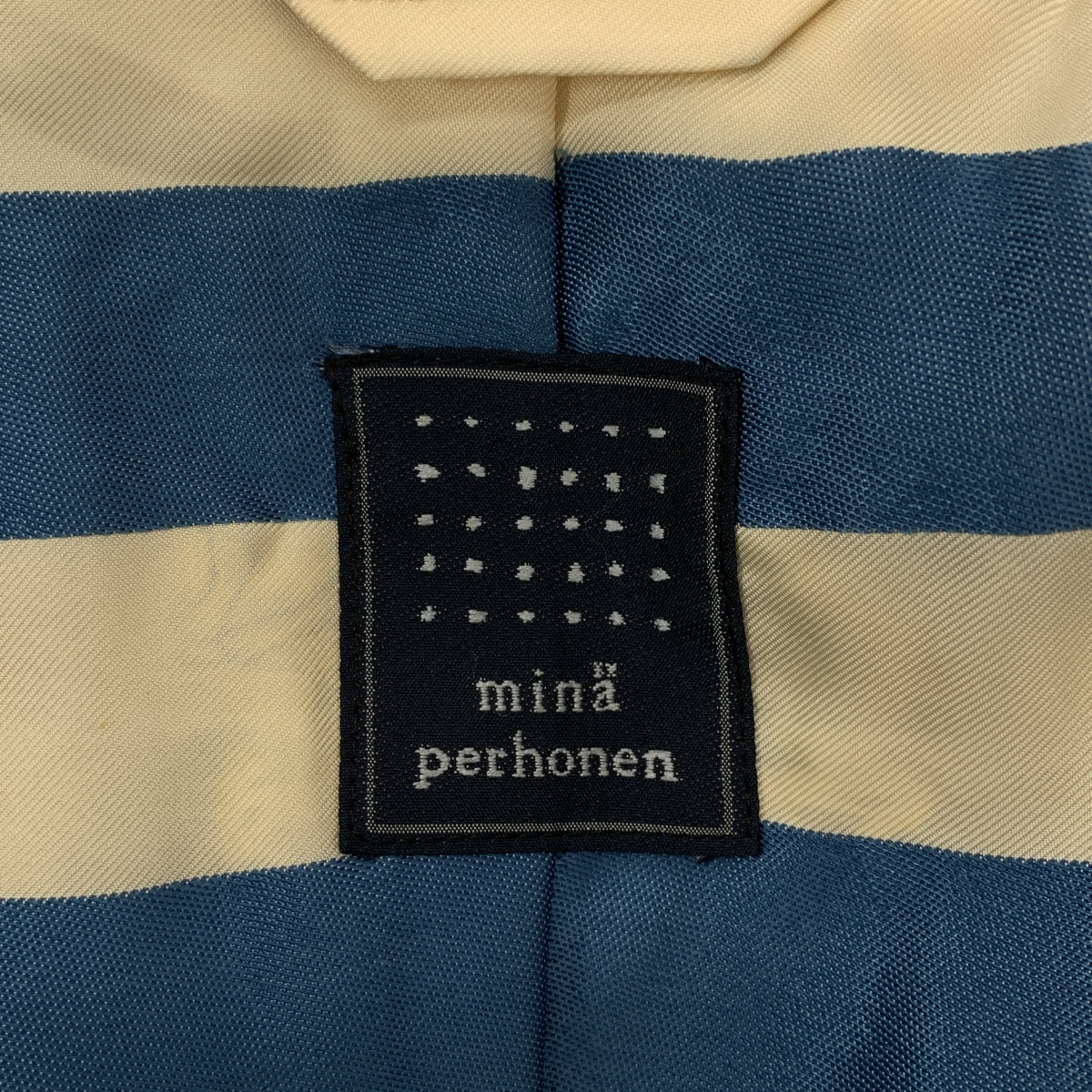 米娜·佩爾霍寧 / 米娜·佩爾霍寧 | 米娜·佩爾霍寧玫瑰飾/真絲滾邊風衣 |