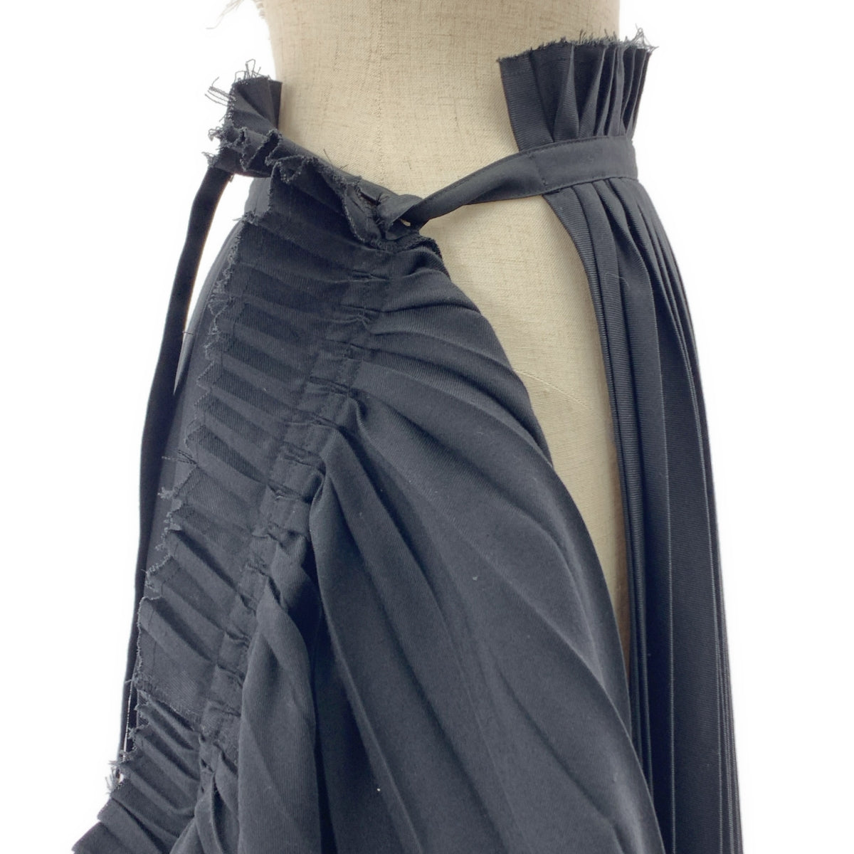 JUNYA WATANABE COMME des GARÇONS / Junya Watanabe | 1998 | 可調式剪裁褶皺蓬鬆裹身裙 | 黑色 | 女款