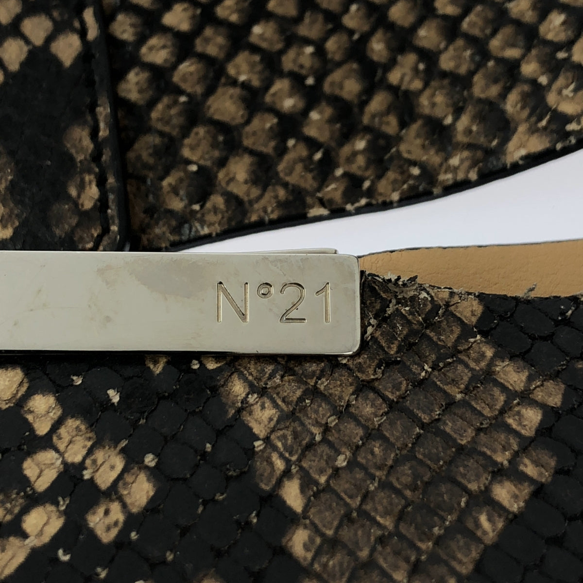 N°21 / 누메로벤투노 | 파이썬 양각 가죽 토트 백 | 브라운 계열 / 회색 계열 | 여성