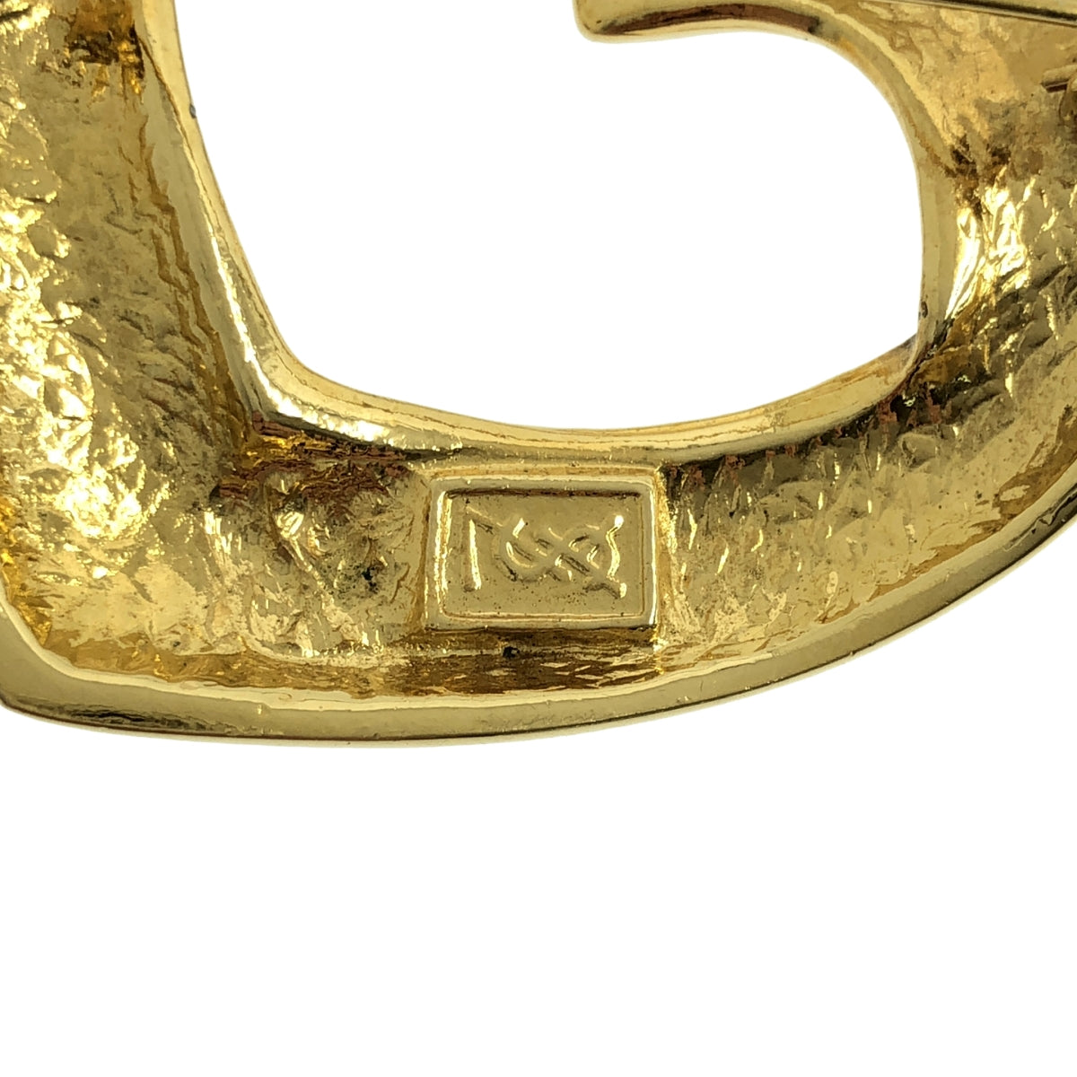 伊夫聖羅蘭 | 心形胸針配件 |