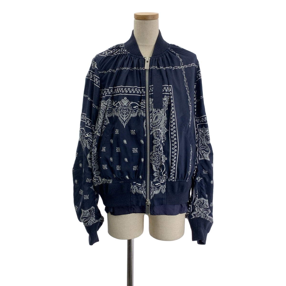 sacai | 頭巾印花飛行員夾克 | 全身頭巾印花多層褶皺飛行員夾克 | 尺寸 3 | 海軍藍 | 女款
