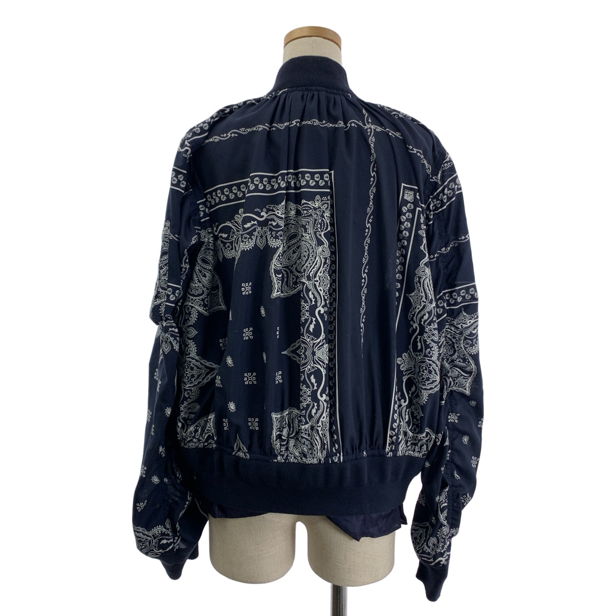 sacai | 頭巾印花飛行員夾克 | 全身頭巾印花多層褶皺飛行員夾克 | 尺寸 3 | 海軍藍 | 女款