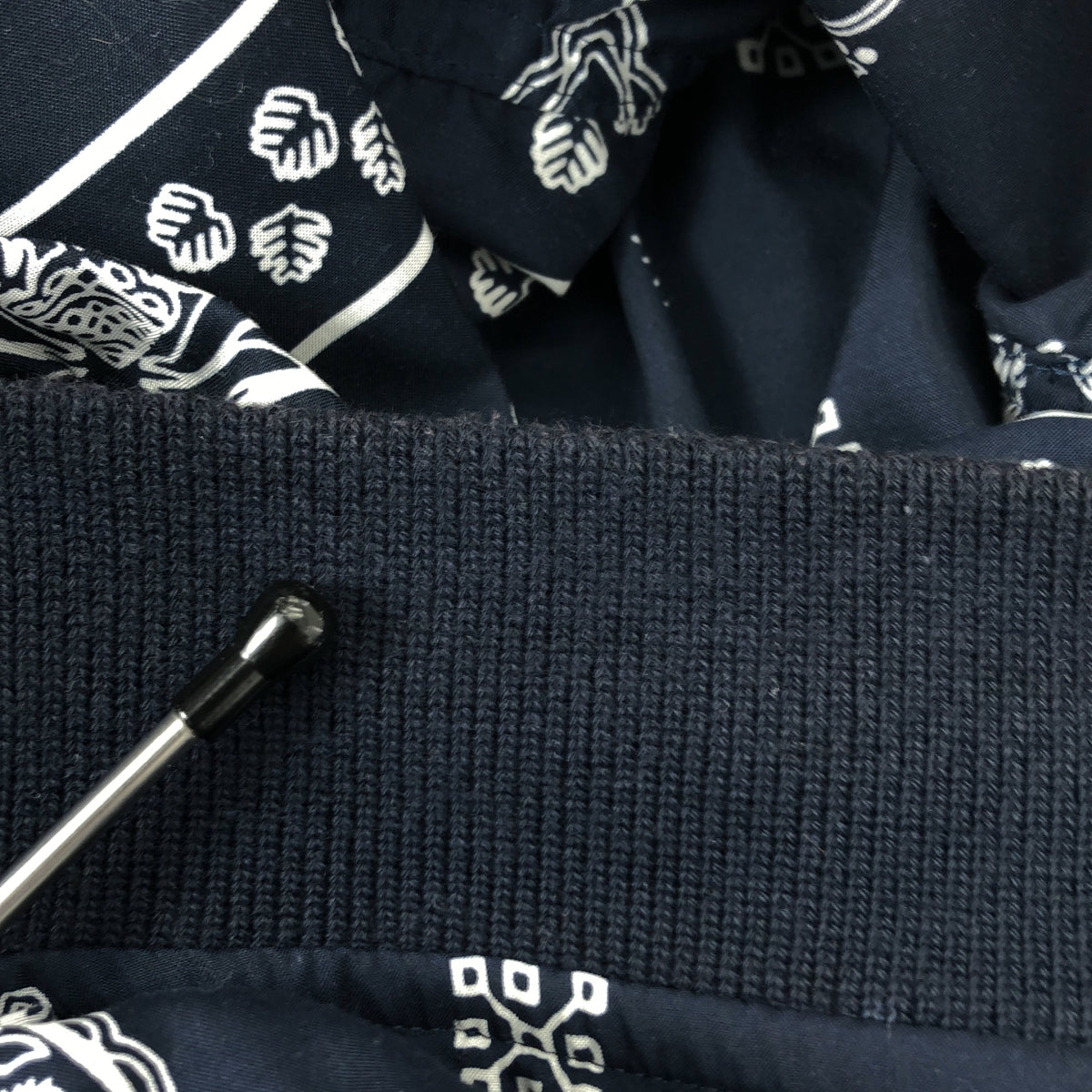 sacai | 頭巾印花飛行員夾克 | 全身頭巾印花多層褶皺飛行員夾克 | 尺寸 3 | 海軍藍 | 女款