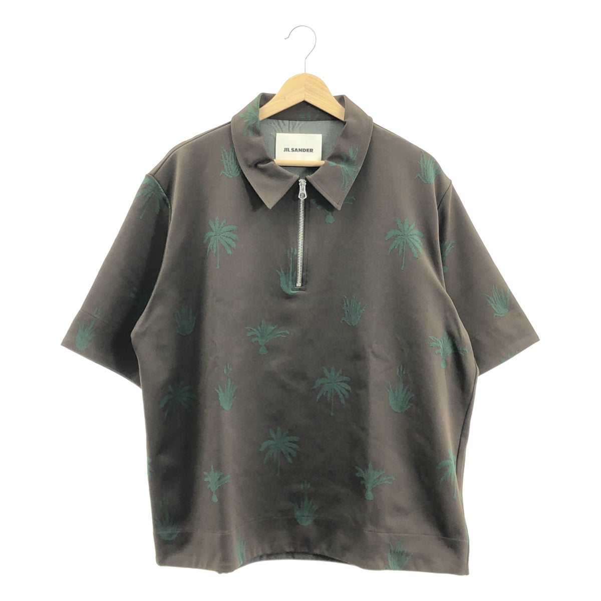全新 JIL SANDER | 2023 春夏棕櫚樹印花半拉鍊 Polo 衫 | 尺寸 50 | 胡桃木色/棕色 | 男款