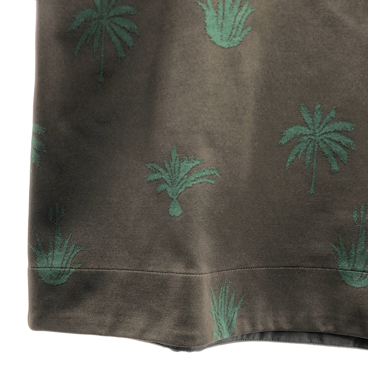 全新 JIL SANDER | 2023 春夏棕櫚樹印花半拉鍊 Polo 衫 | 尺寸 50 | 胡桃木色/棕色 | 男款