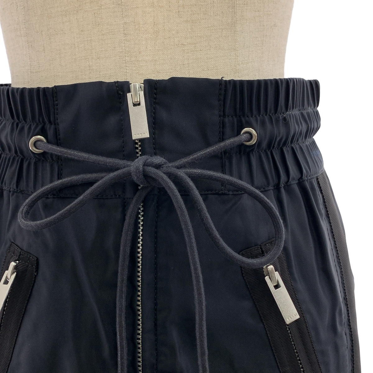 sacai / サカイ | ナイロン エンブロイダリー ジップ スカート | 1 | レディース