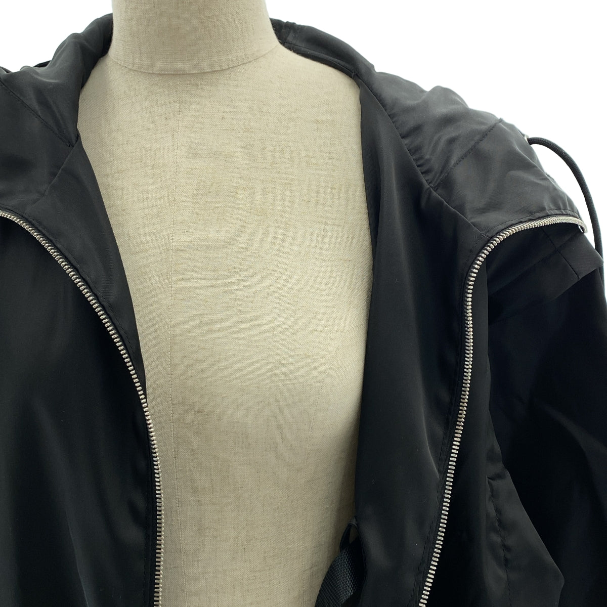 [狀況極佳] PRADA | RE-NYLON 兩用連帽大衣 | 36碼 | 黑色 | 女款