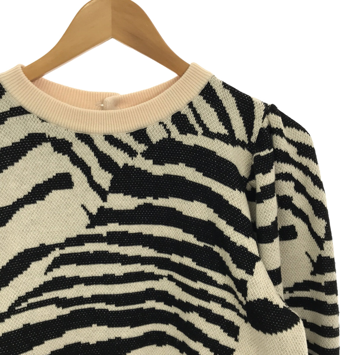 MUVEIL | Zebra print voluminous sleeve cardigan | 36 | Light beige/black | Women's