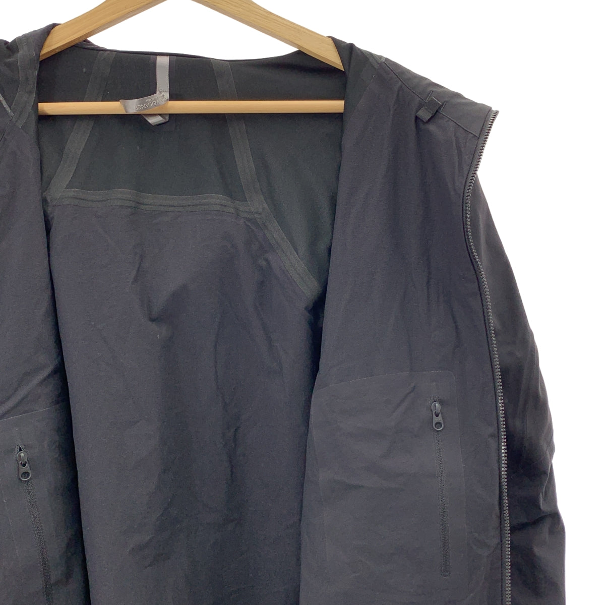 [狀況極佳] ARC'TERYX VEILANCE | Eigen Comp 外套 | M 碼 | 黑色 | 男款