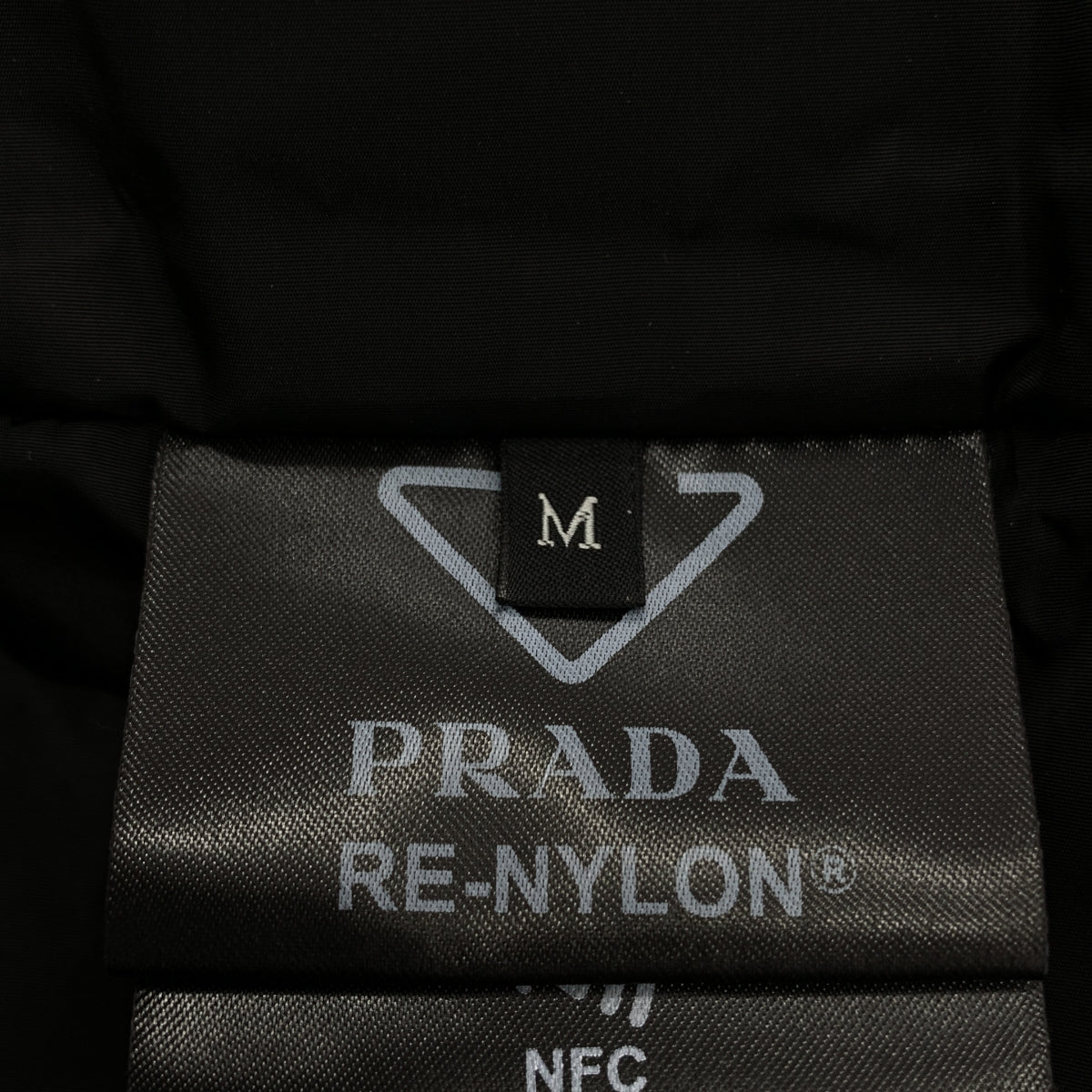 PRADA / プラダ | 2022AW | Re-Nylon トライアングルロゴ パデット