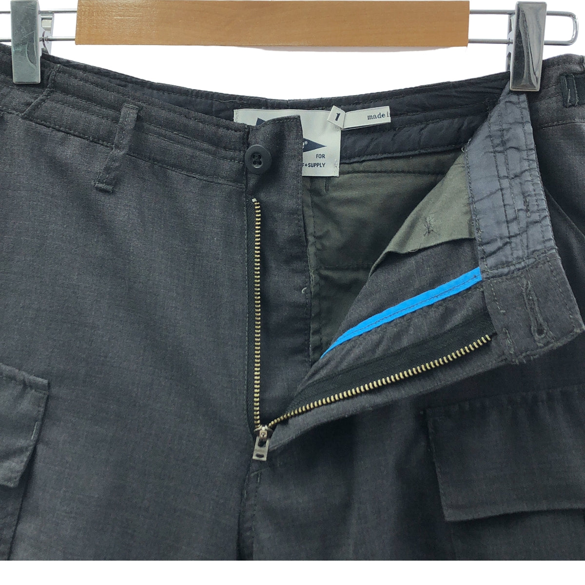 nonnative / 비 네이티브 | TROOPER TROUSERS RELAX FIT W/P TROPICAL STRETCH for Pilgrim Surf + Supply 트로피컬 릴렉스 피트 카고 팬츠 | 1 | 차콜 그레이 | 남성