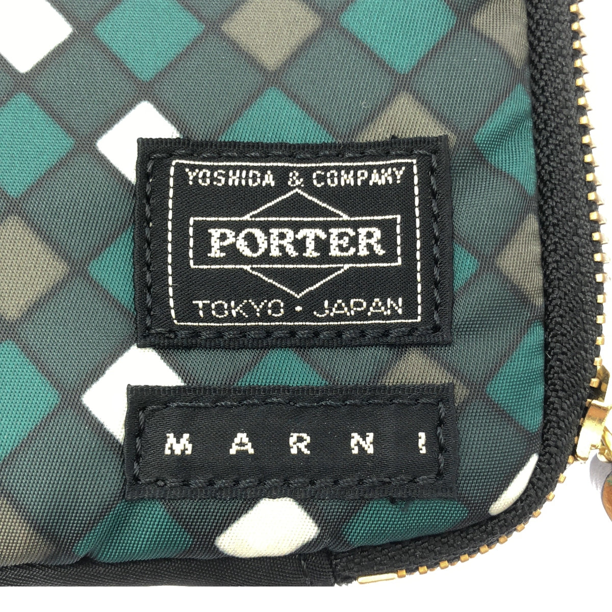 [狀況極佳] MARNI | PORTER 菱形格紋圓形拉鍊手拿包 | 黑色/綠色 | 女款