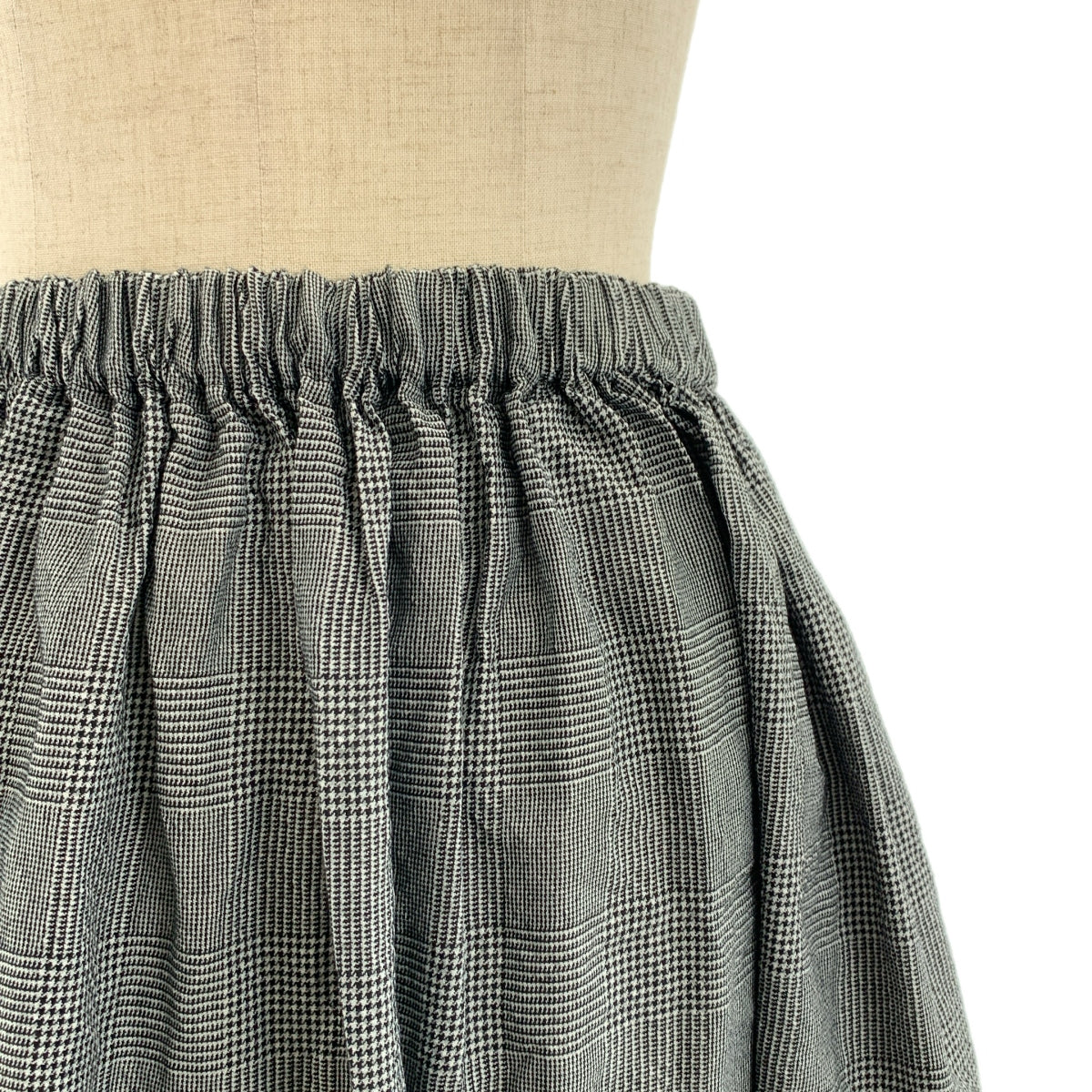 tricot COMME des GARÇONS | 2020SS | 聚酯印花荷葉邊下擺、鬆緊腰身、V 領褶飾半身裙