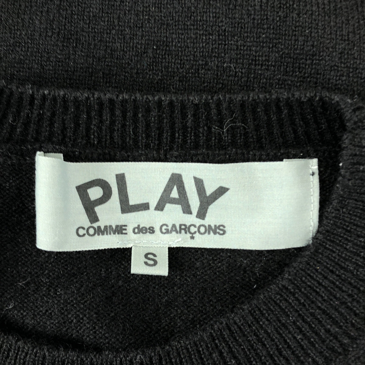 PLAY COMME des GARÇONS | AD2024 | 心型貼片羊絨圓領針織衫 | S尺寸 | 黑色 | 男款