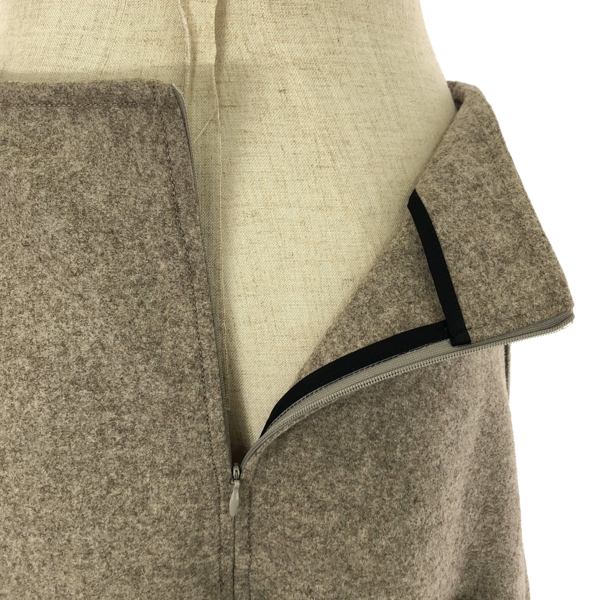 [狀況良好] BOTTEGA VENETA | 2023-2024秋冬 | RIVERBED MELANGE 喇叭長裙 | 36 |淺棕色 |女性的