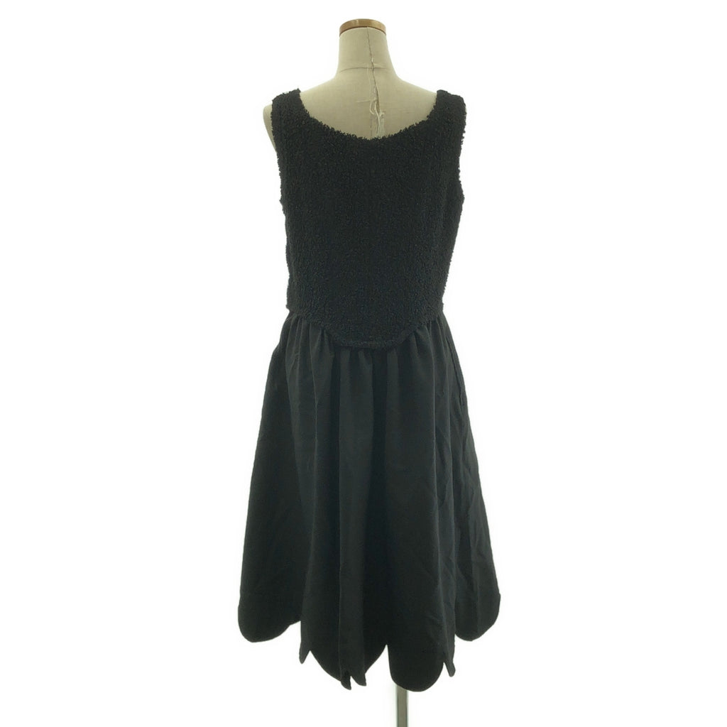 COMME des GARÇONS GIRL | 2017 秋冬系列 | 聚酯連身裙，飾以染色人造毛皮和扇形邊飾 | S 碼 | 黑色 | 女裝