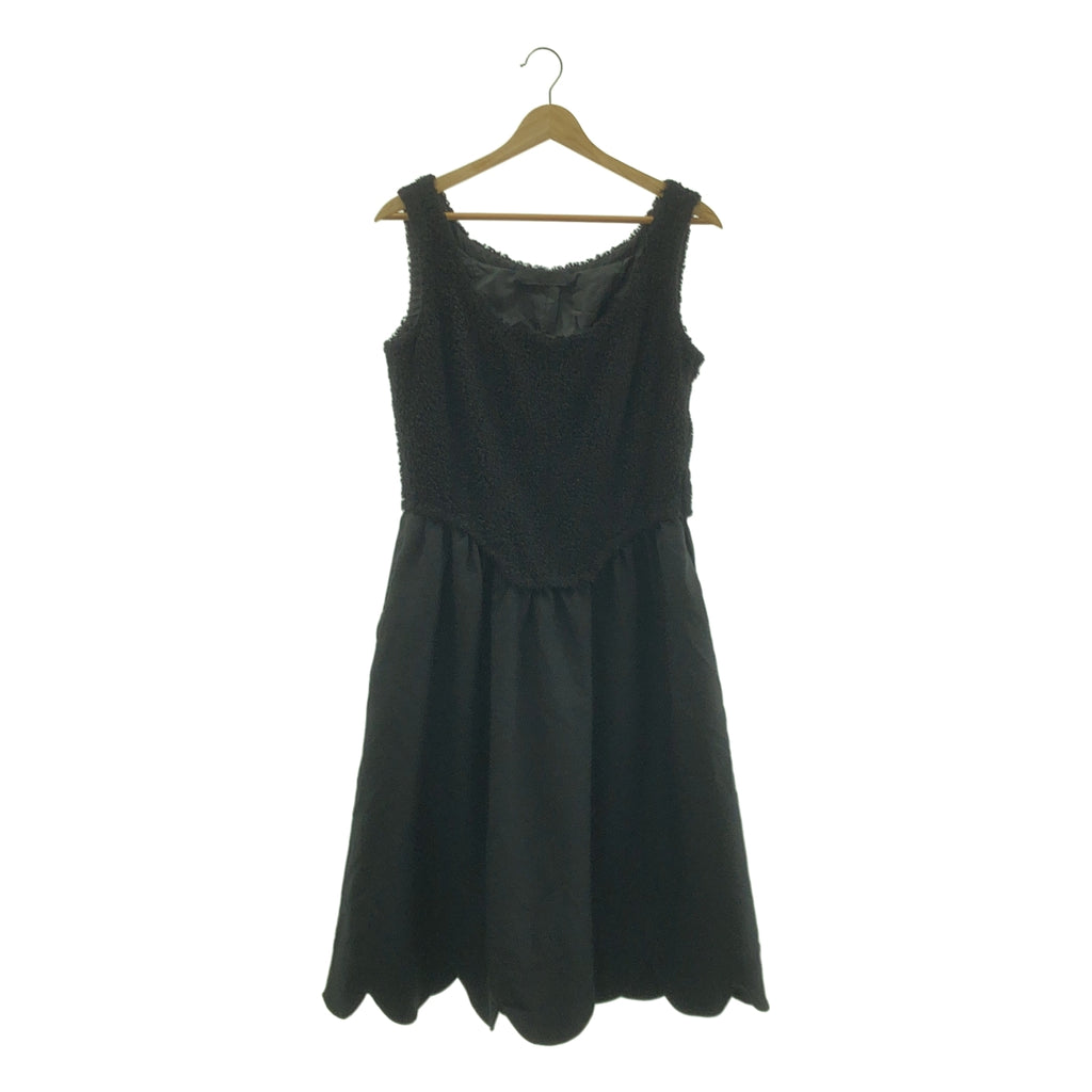 COMME des GARÇONS GIRL | 2017 秋冬系列 | 聚酯連身裙，飾以染色人造毛皮和扇形邊飾 | S 碼 | 黑色 | 女裝