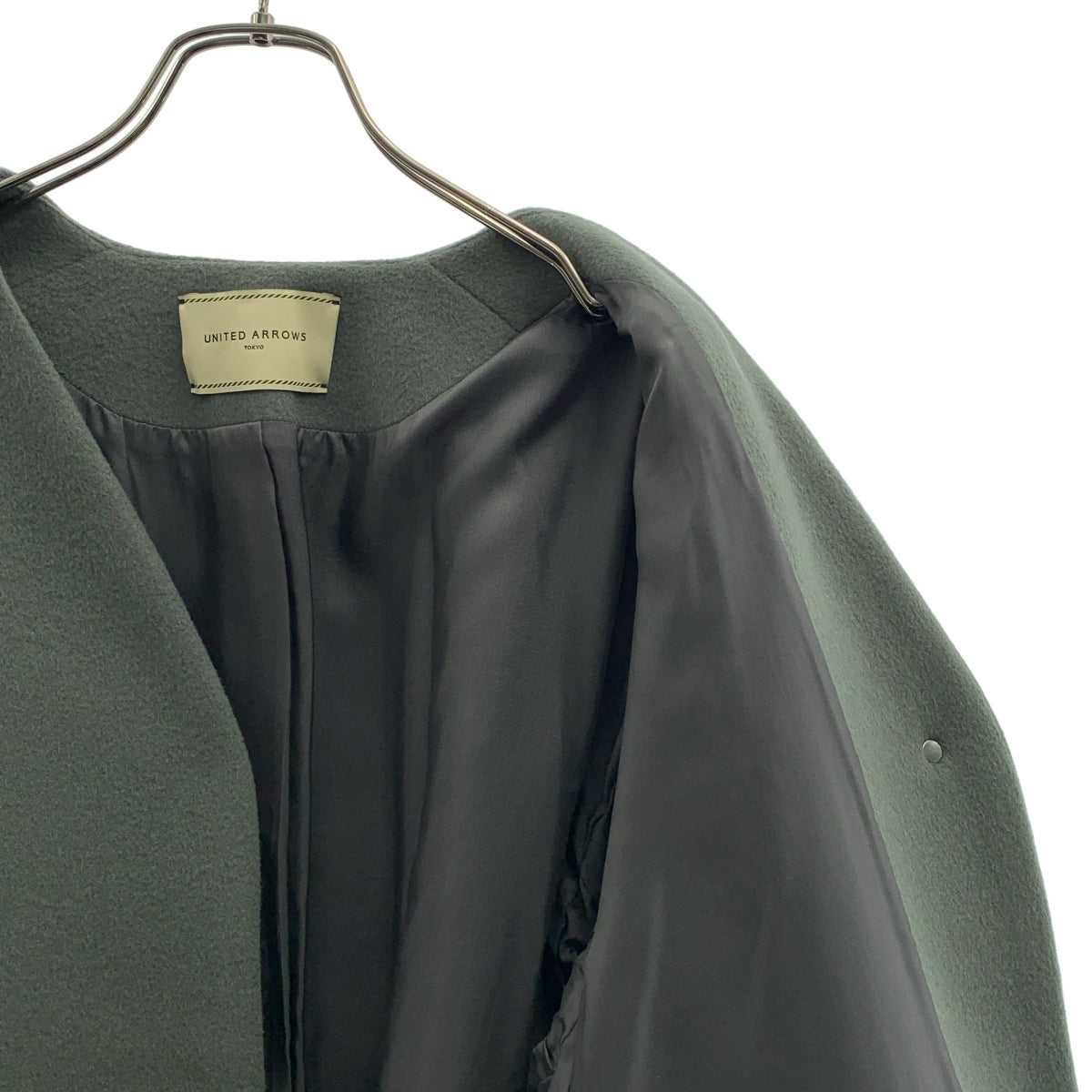 【美品】  UNITED ARROWS / ユナイテッドアローズ | Vノーカラー フォックスファー スリーブ コート | 38 | グリーン系 | レディース