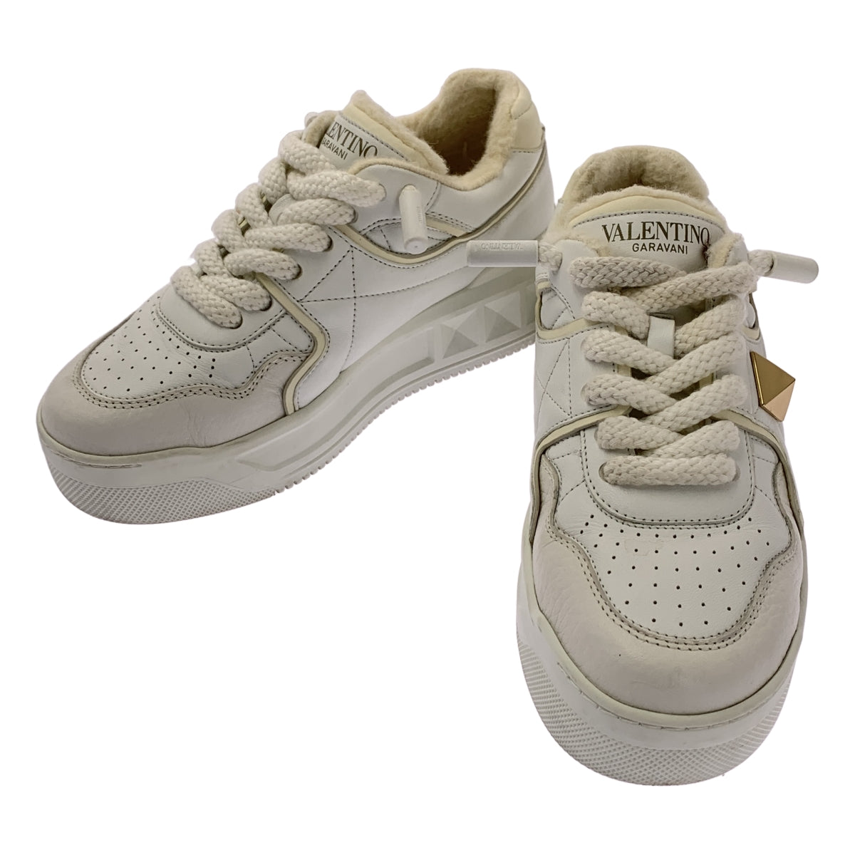 [狀況極佳] VALENTINO GARAVANI | 皮革鉚釘運動鞋 | 尺寸 38 | 白色 | 女款