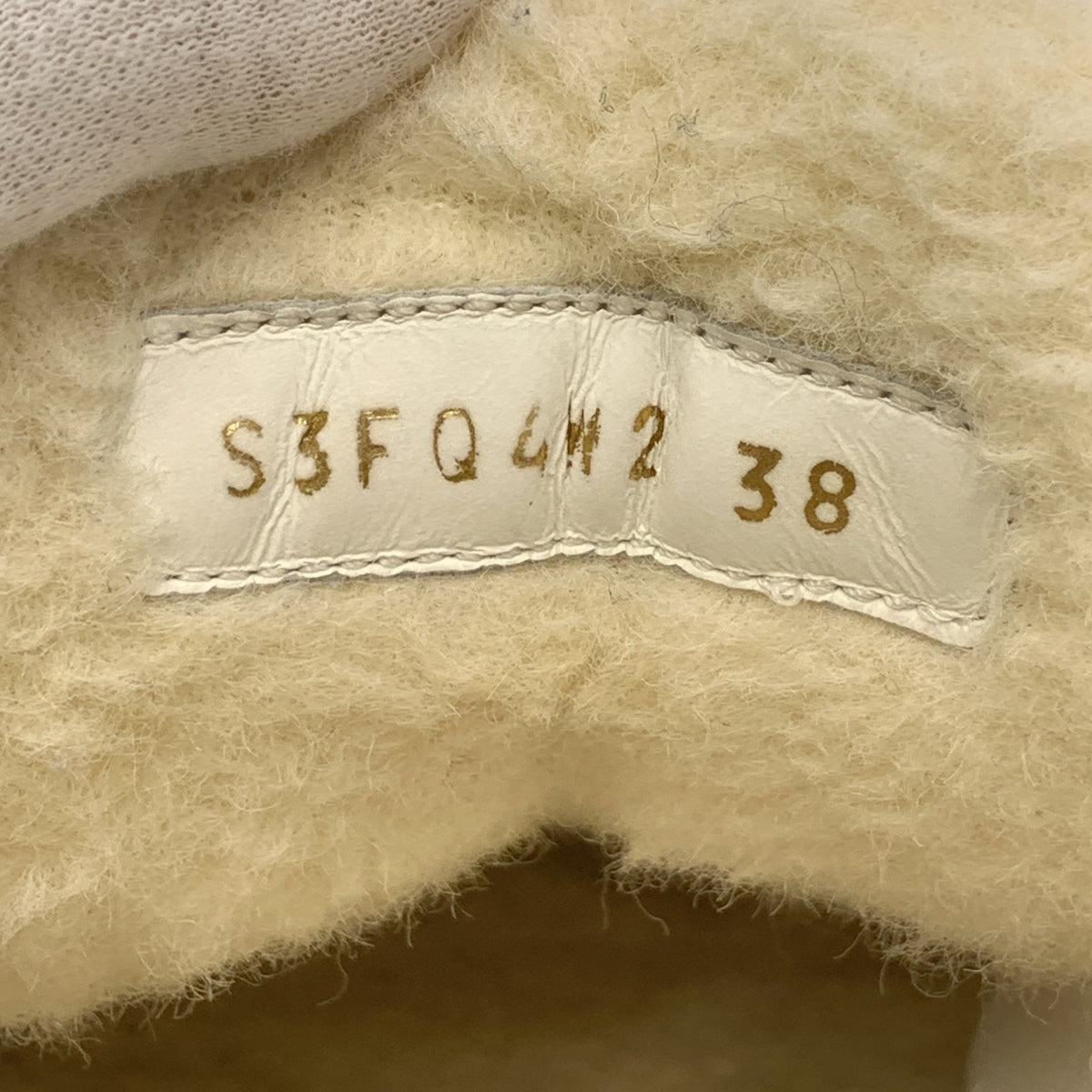 [狀況極佳] VALENTINO GARAVANI | 皮革鉚釘運動鞋 | 尺寸 38 | 白色 | 女款