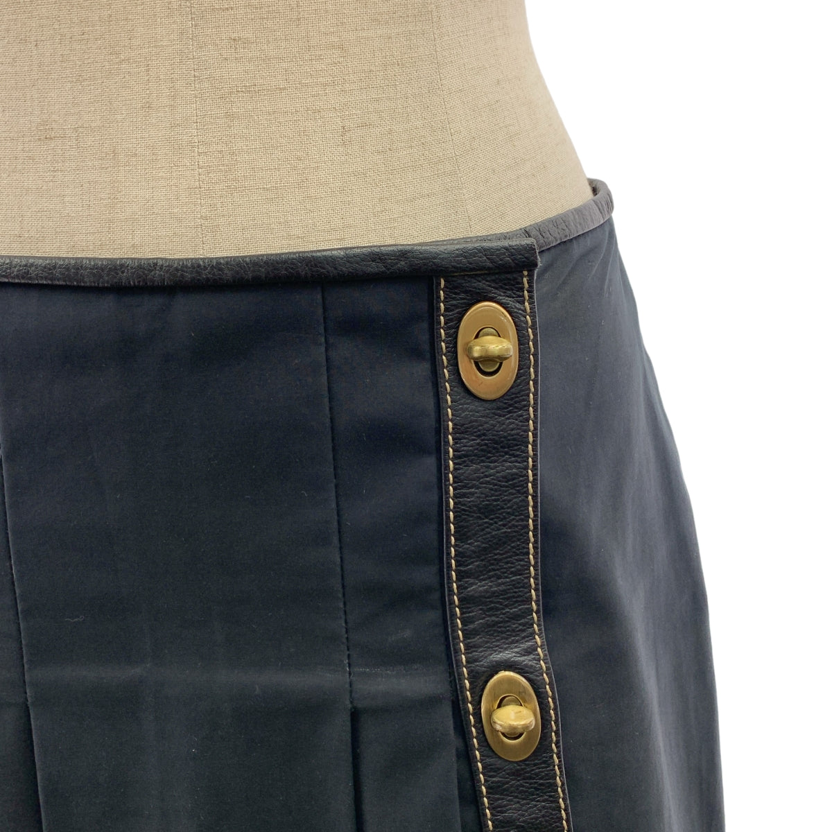 miu miu / 뮤뮤 | 턴록 랩 주름 치마 | 38 | 여성