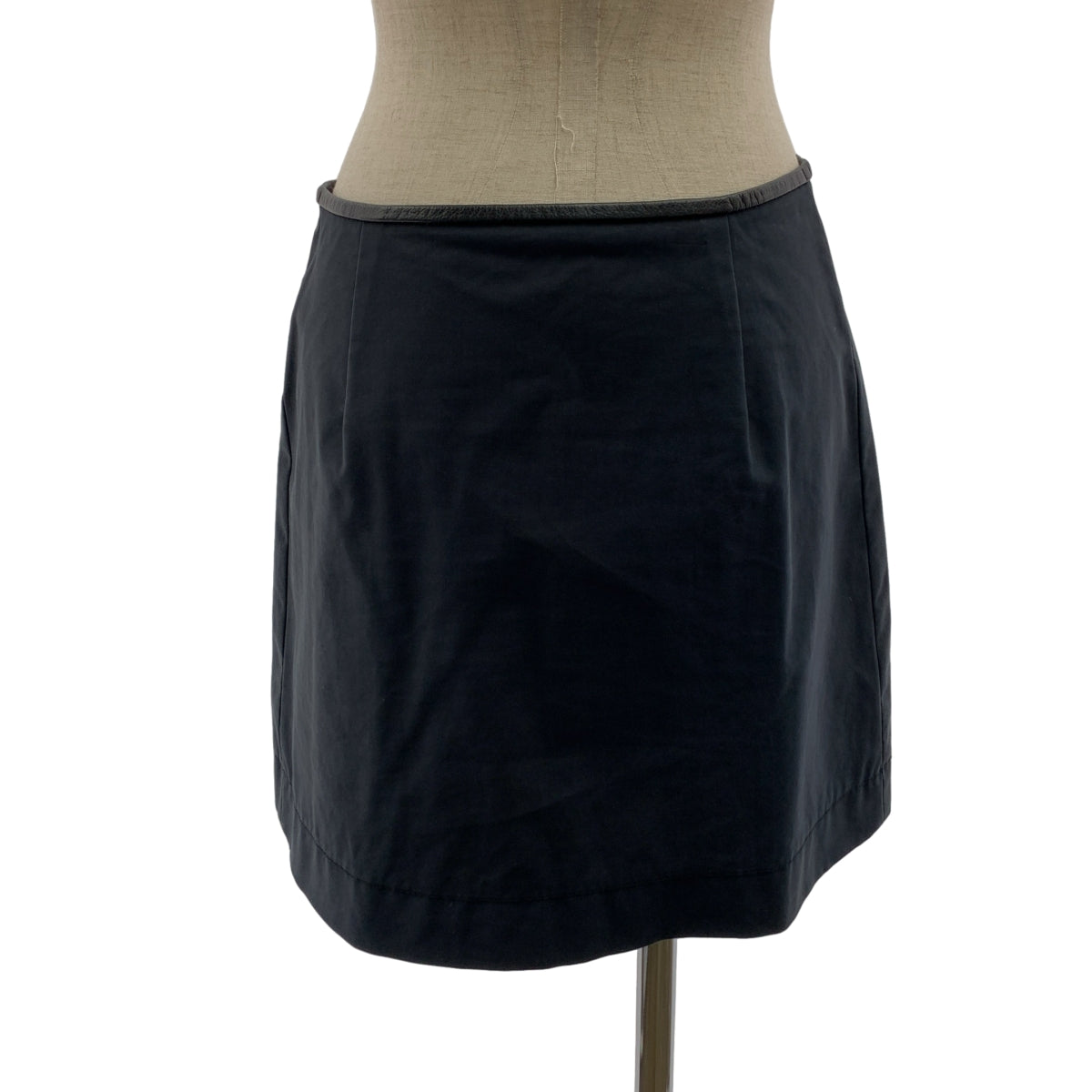 Miu miu 黒いフレアスカート ラッフルデザイン miu miu / ミュウミュウ