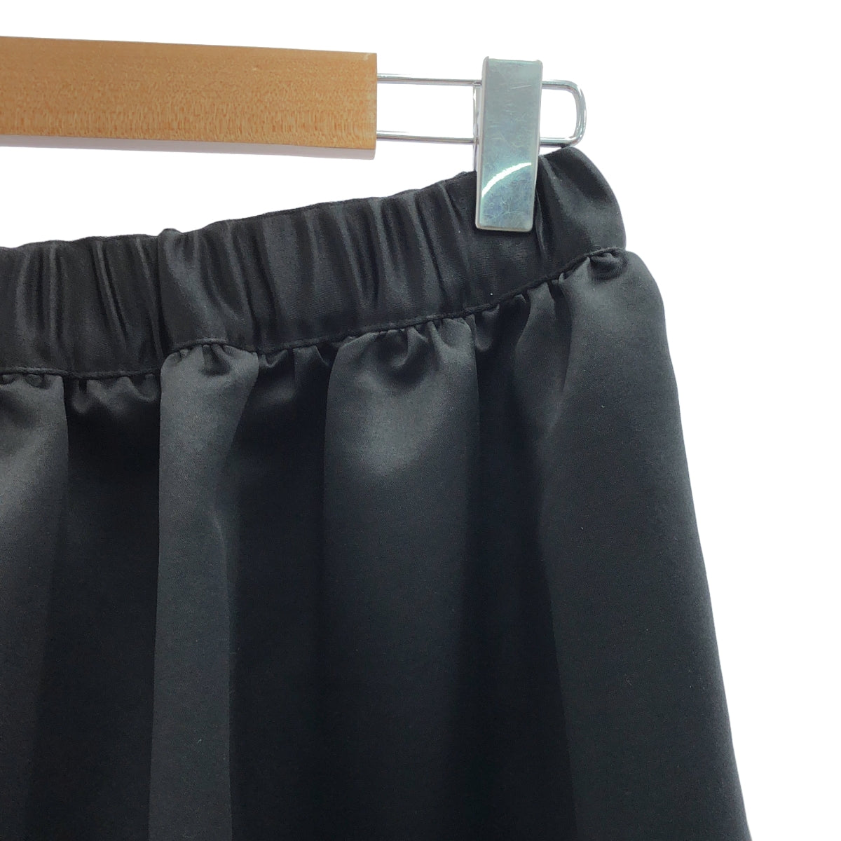 [狀況極佳] COMME des GARCONS | 2025SS | 聚酯緞面荷葉邊喇叭裙 | M碼 | 黑色 | 女款