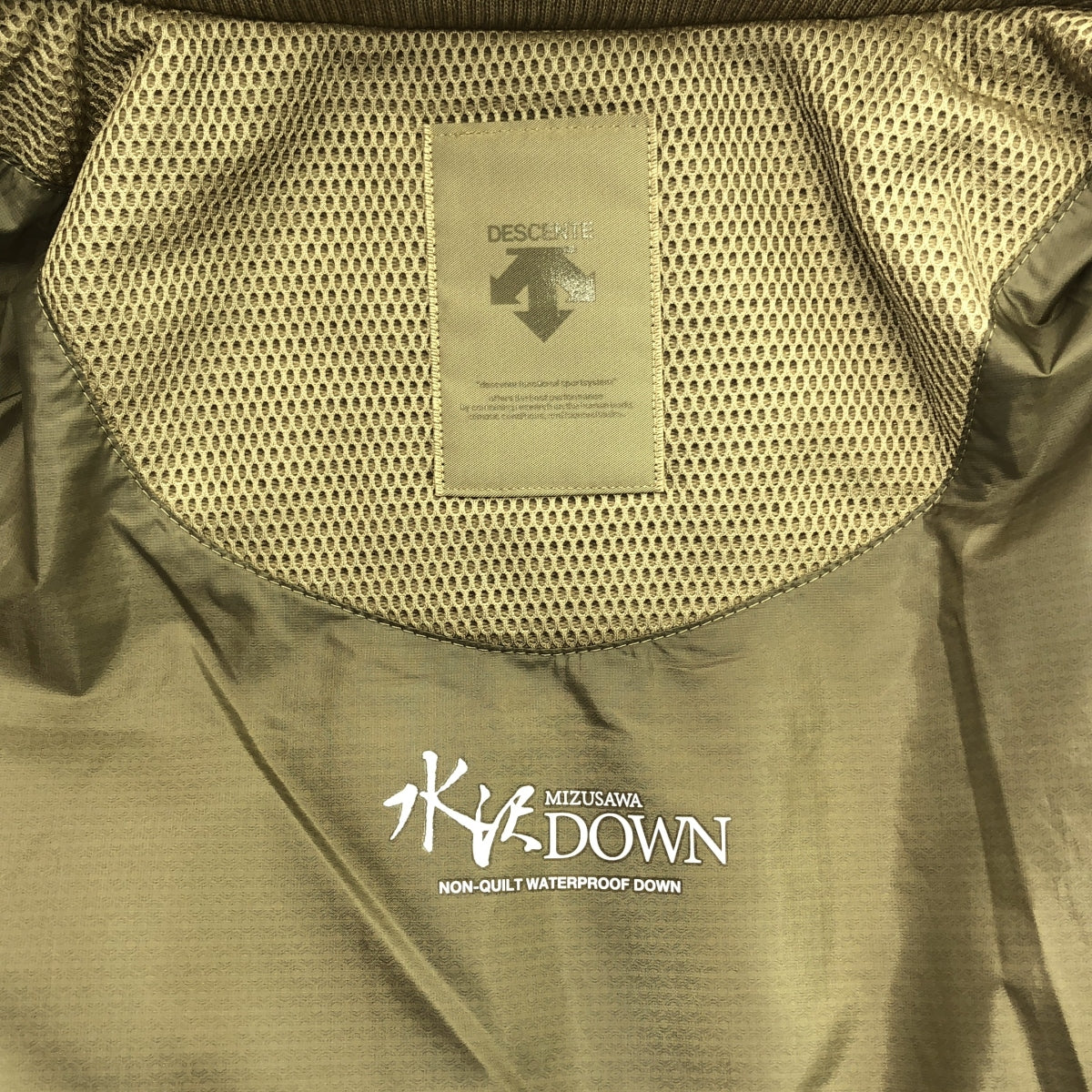 期刊標準簡歷 | DESCENTE ALLTERRAIN 特別訂購 Mizusawa 羽絨服 | M |米色 |女性的