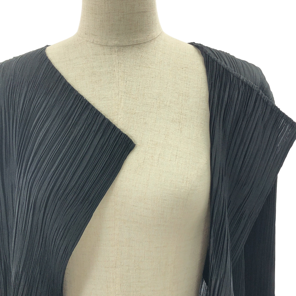 PLEATS PLEASE ISSEY MIYAKE | 無扣褶皺開襟衫 | 3 碼 | 黑色 | 女款