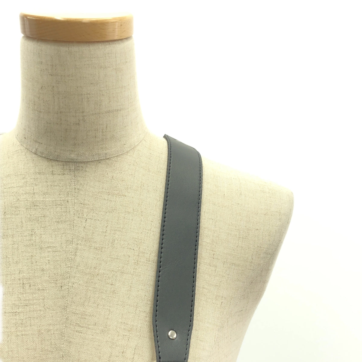 [品相良好] n​​oir kei ninomiya | 2023秋冬 |絲帶金銀線束帶 |黑色 |女性的