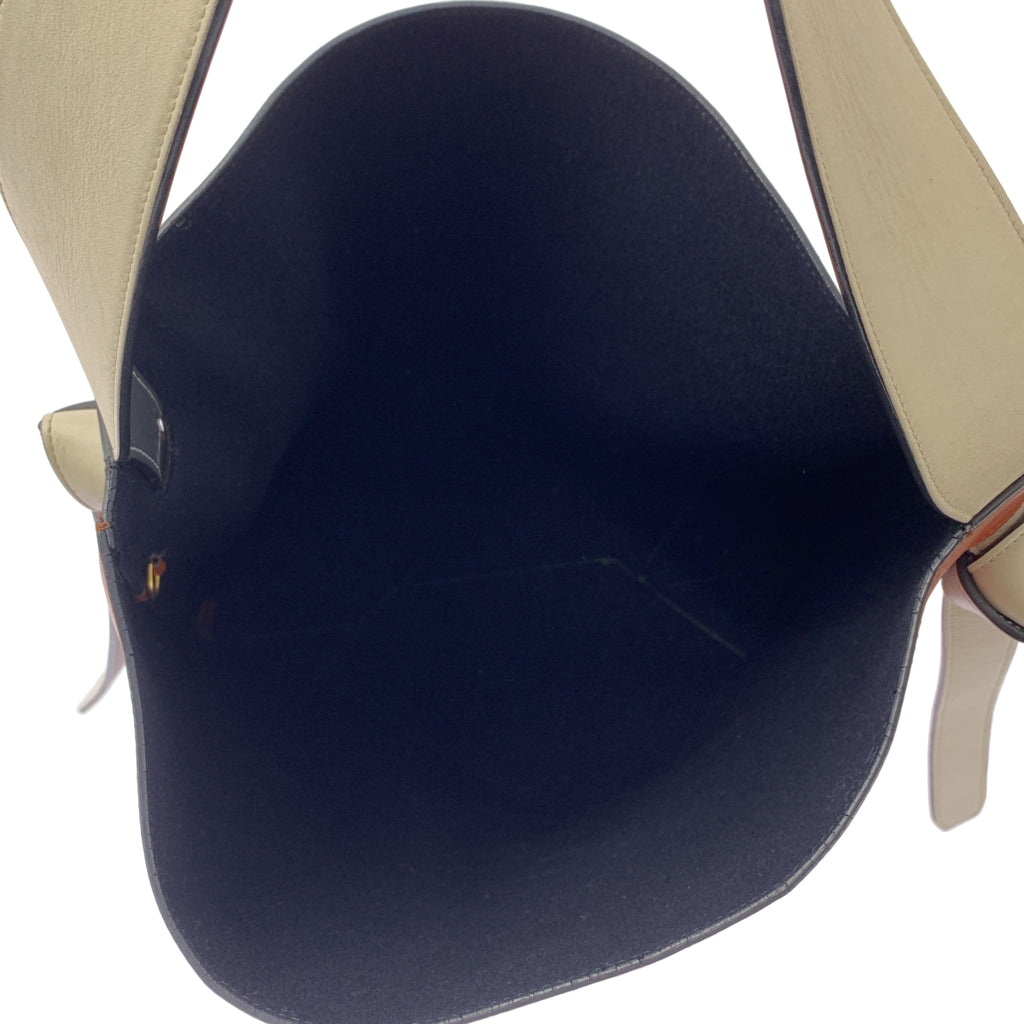 CELINE / 셀린느 | 피비기 트위스티드 하마 바이 컬러 가죽 숄더백 |