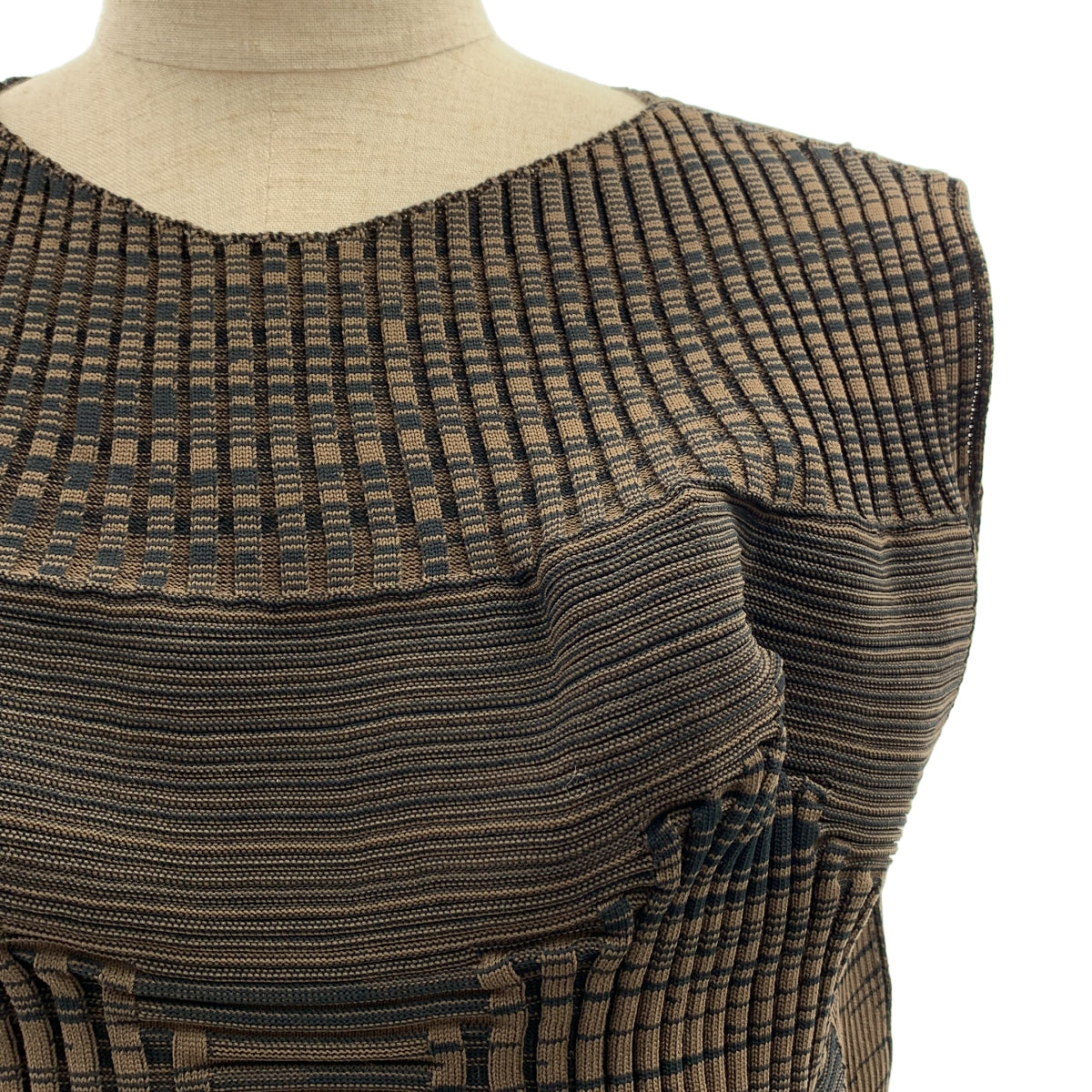 三宅一生 | 2023春夏 | LINKAGE / 無袖針織上衣 | 2 |