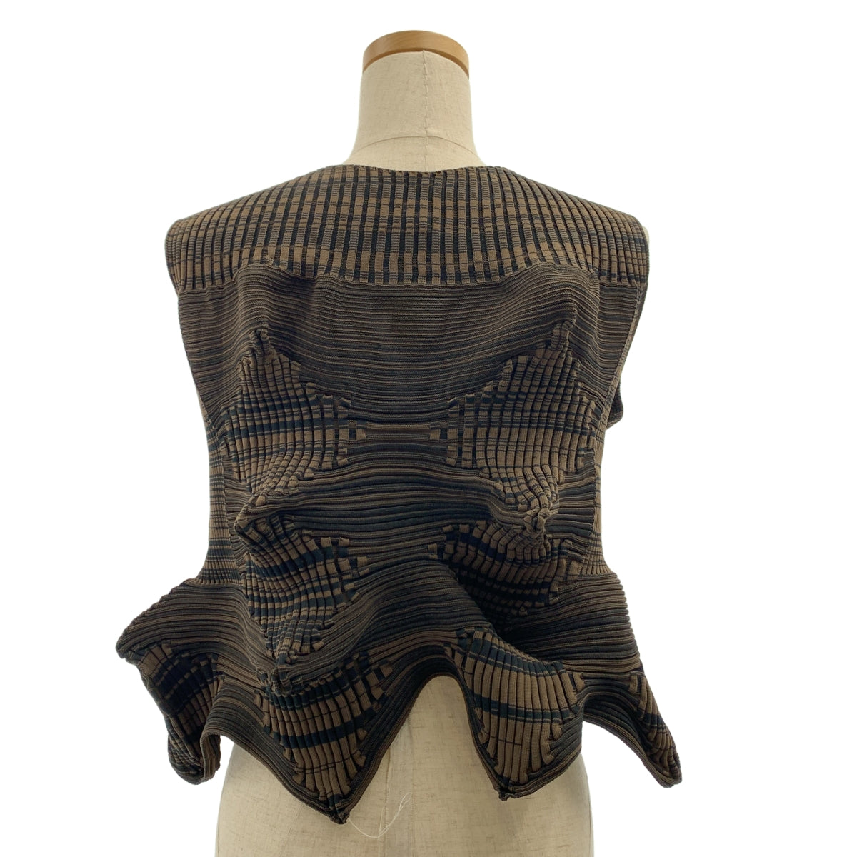 三宅一生 | 2023春夏 | LINKAGE / 無袖針織上衣 | 2 |