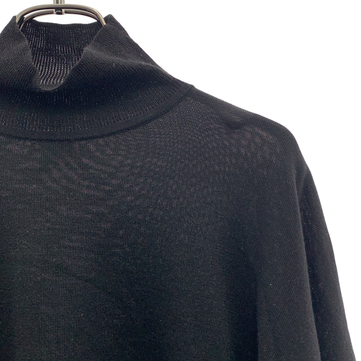 KURASHI&Trips 出版社 | 高領針織衫，領口線條簡潔 |