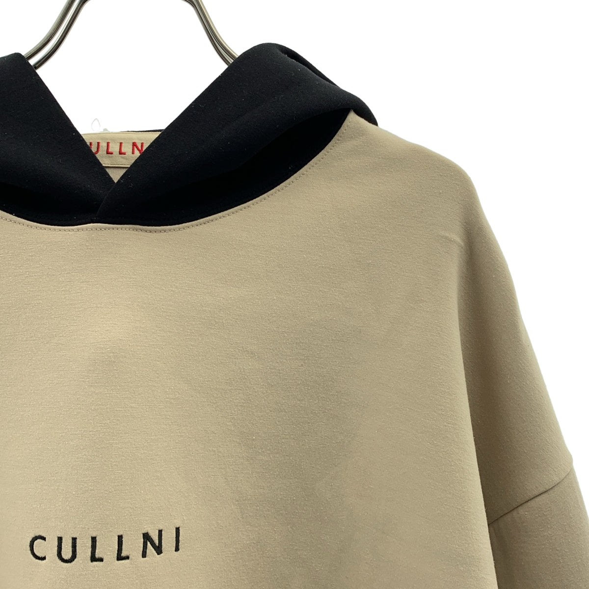 CULLNI 標誌連帽衫 | 刺繡標誌連帽衫 | 米色 |