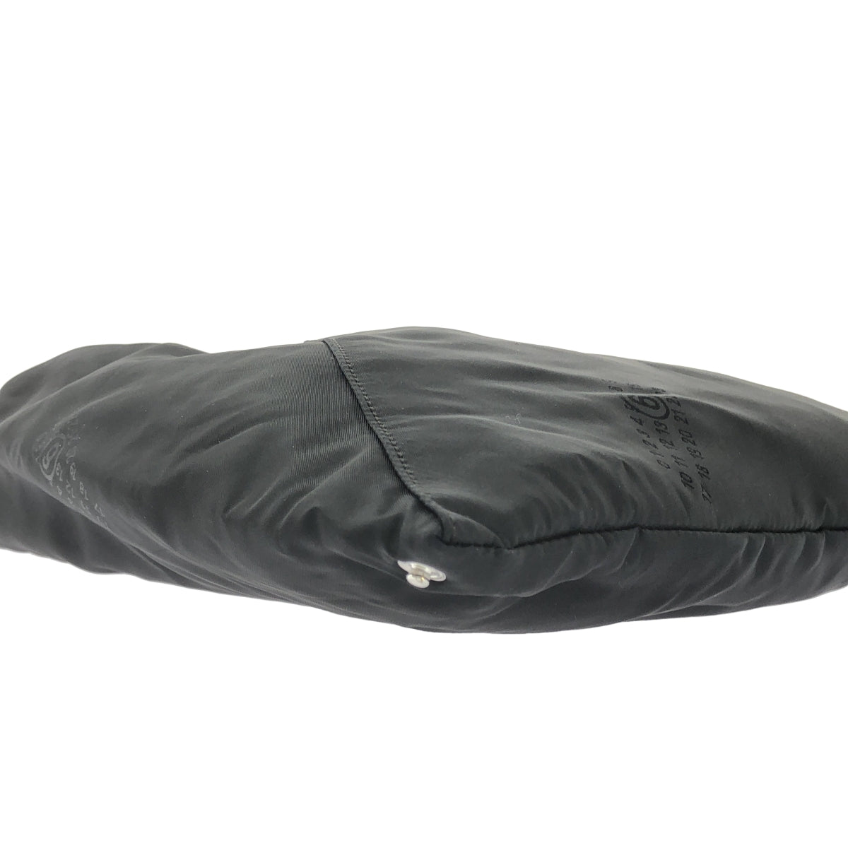 [狀況極佳] MM6 Maison Margiela | 2023 秋冬 | 日本日曆標誌與提花圖案小手提包 | 黑色 | 女款