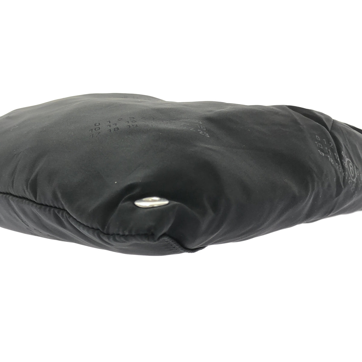 [狀況極佳] MM6 Maison Margiela | 2023 秋冬 | 日本日曆標誌與提花圖案小手提包 | 黑色 | 女款