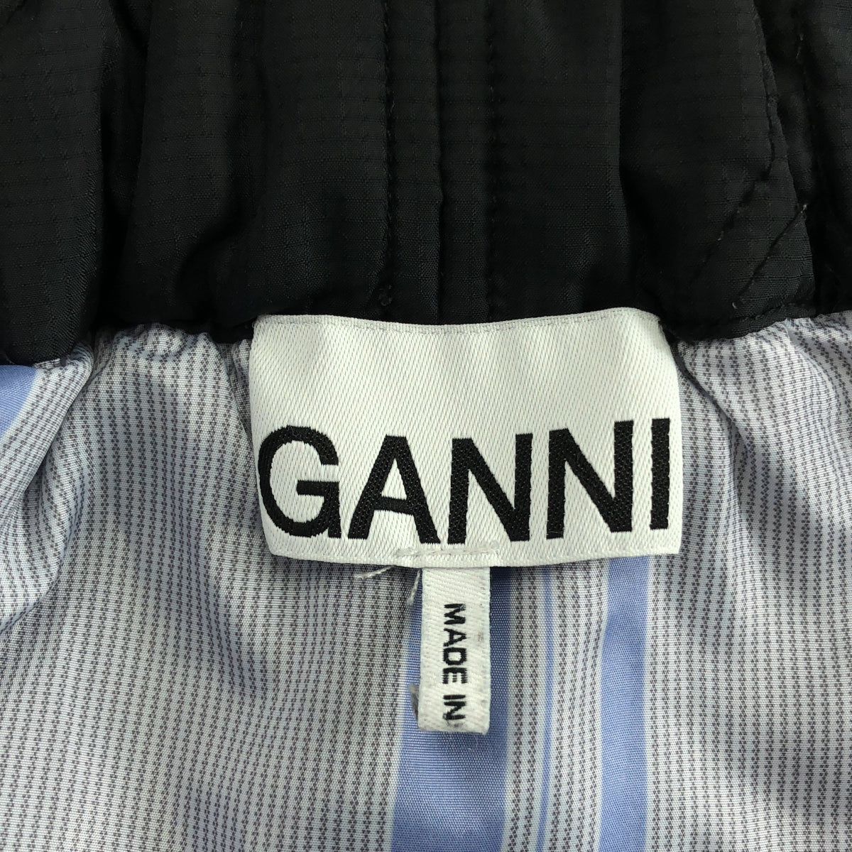Ganni 女士防撕裂絎縫波浪下擺半身裙，36 碼，黑色