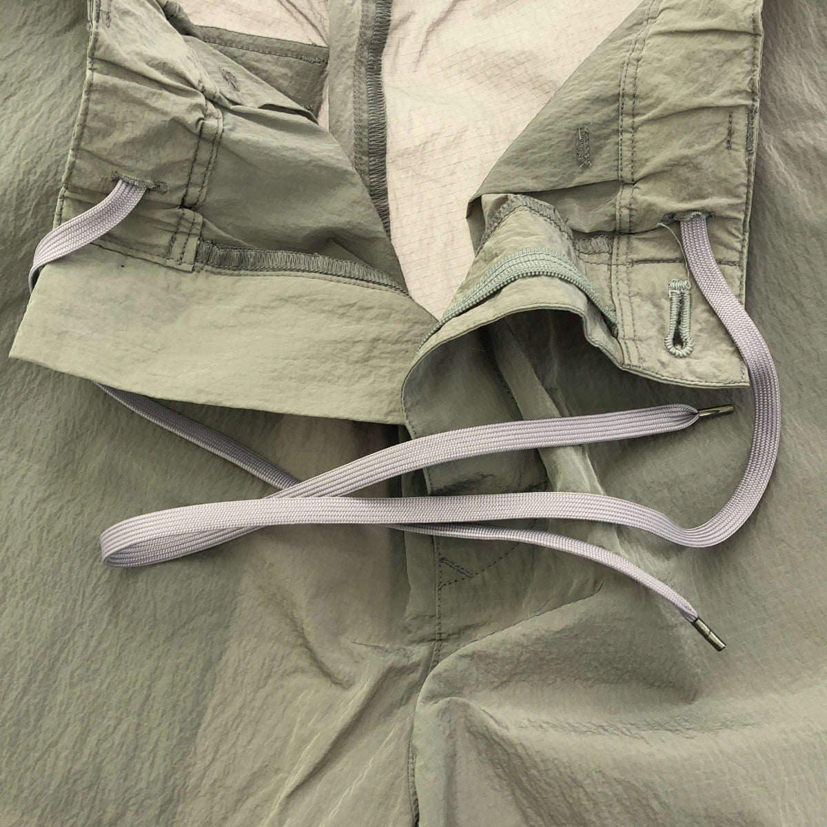 [狀況良好] URU | 2023SS |防水尼龍 - 雪褲 / 尼龍抽繩褲 | 2 |淺灰色 |男士