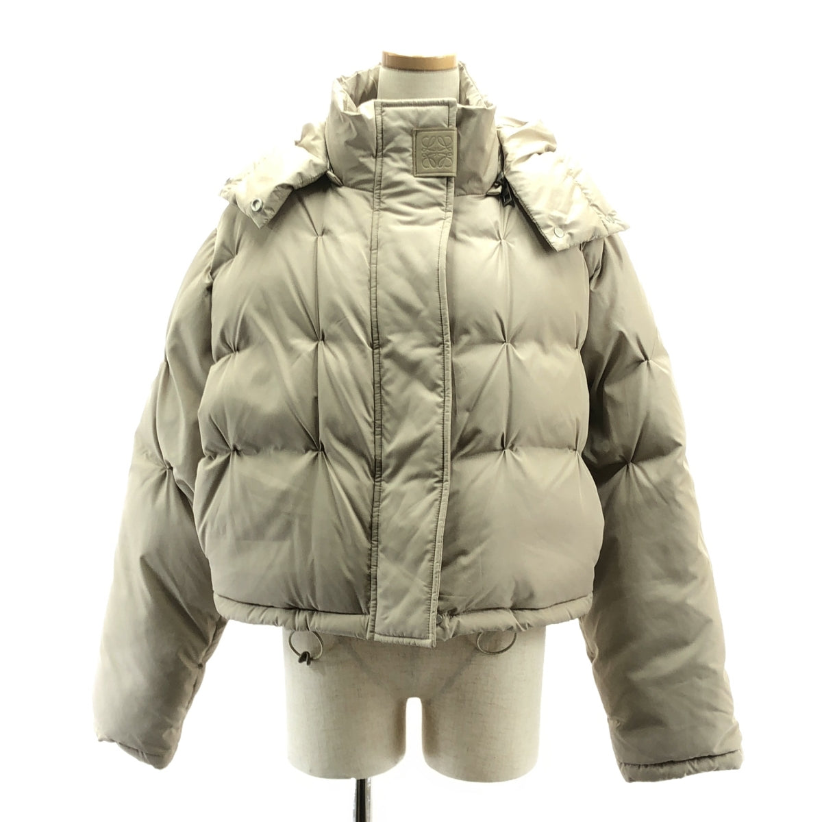 【美品】  LOEWE / ロエベ | アナグラム レザーパッチ クロップド ダウン パファージャケット / フード着脱可 | 34 | ベージュ | レディース
