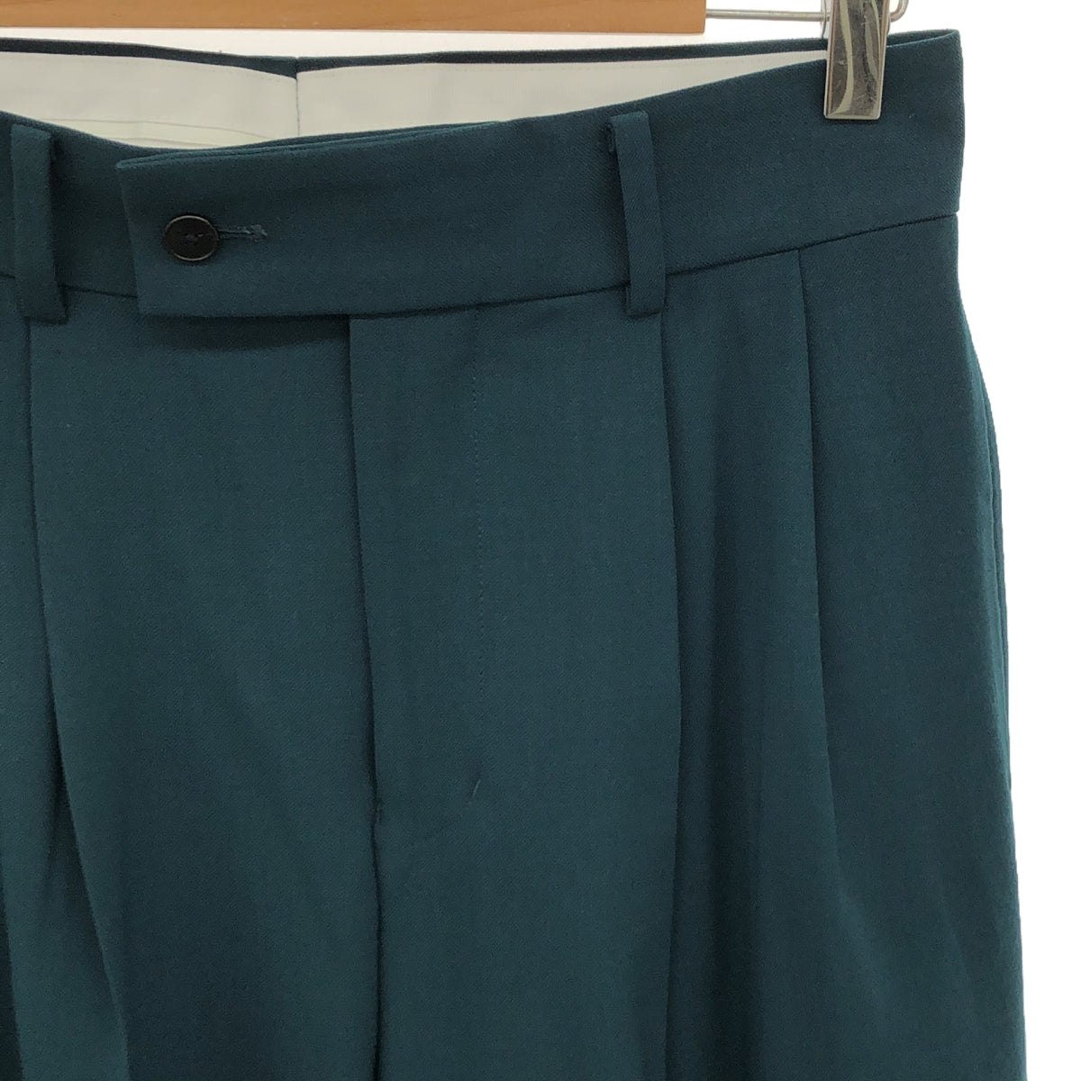 [狀況良好] 明日世界 | 2024SS |聚酯羊毛斜紋布2褶直筒褲 | S |綠色 |男士