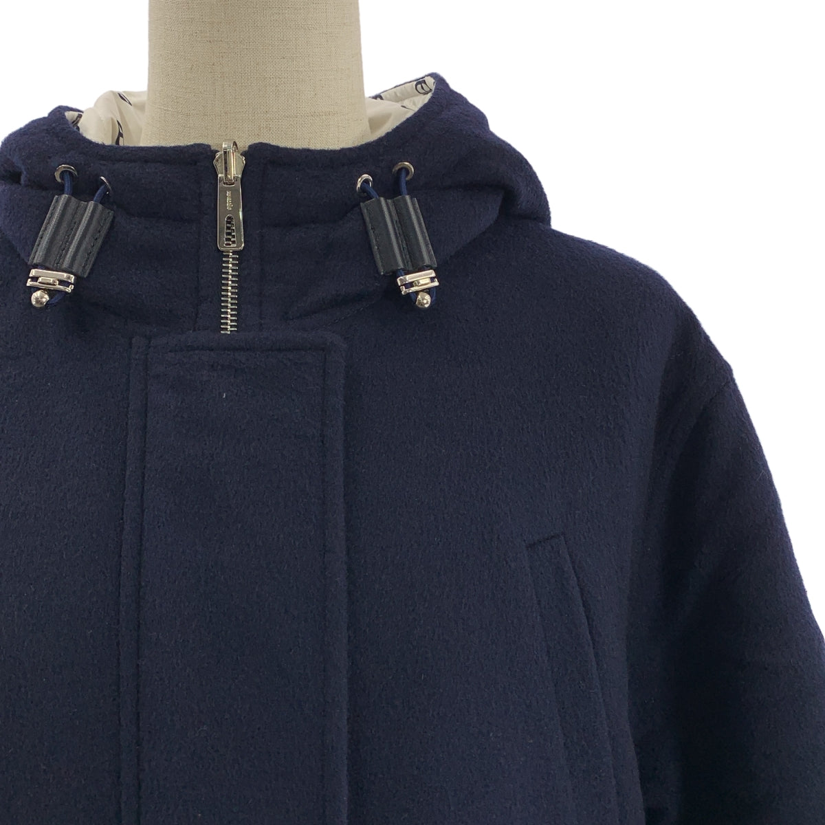 [狀況極佳] 愛馬仕 | 100% 羊絨雙面羊絨搭配全鏈條絎縫拉鍊夾克/連帽衫 | 尺寸 36 | 海軍藍/白色 | 女款
