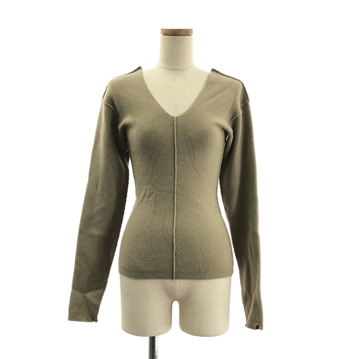 極致羊絨 | V領針織套頭衫 |