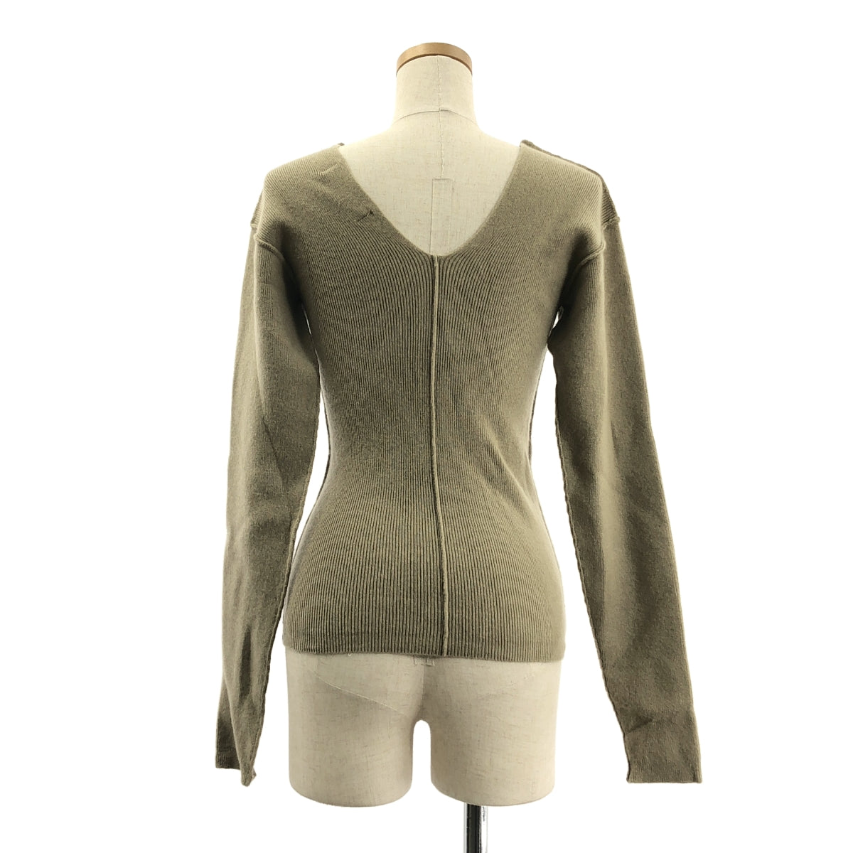 極致羊絨 | V領針織套頭衫 |