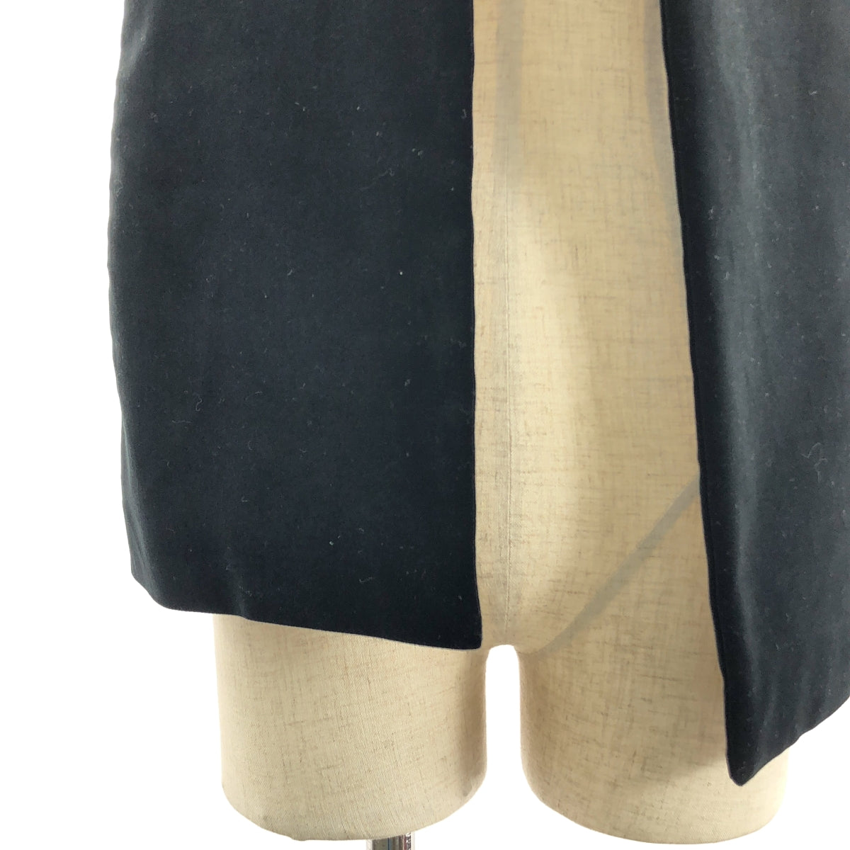 COMME des GARCONS | 巴黎時裝週2020 秋冬 |寬領不對稱天鵝絨領 |